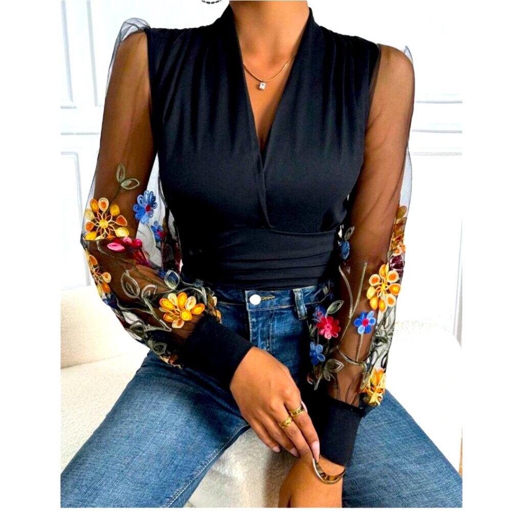 🔖 Black Floral Embroidered Top